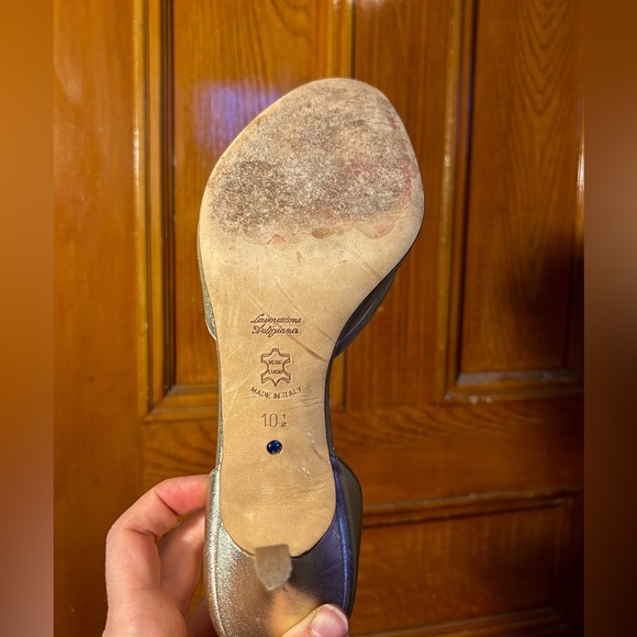 Gold high heeled shoes with tuile poof - Picture 3 of 3